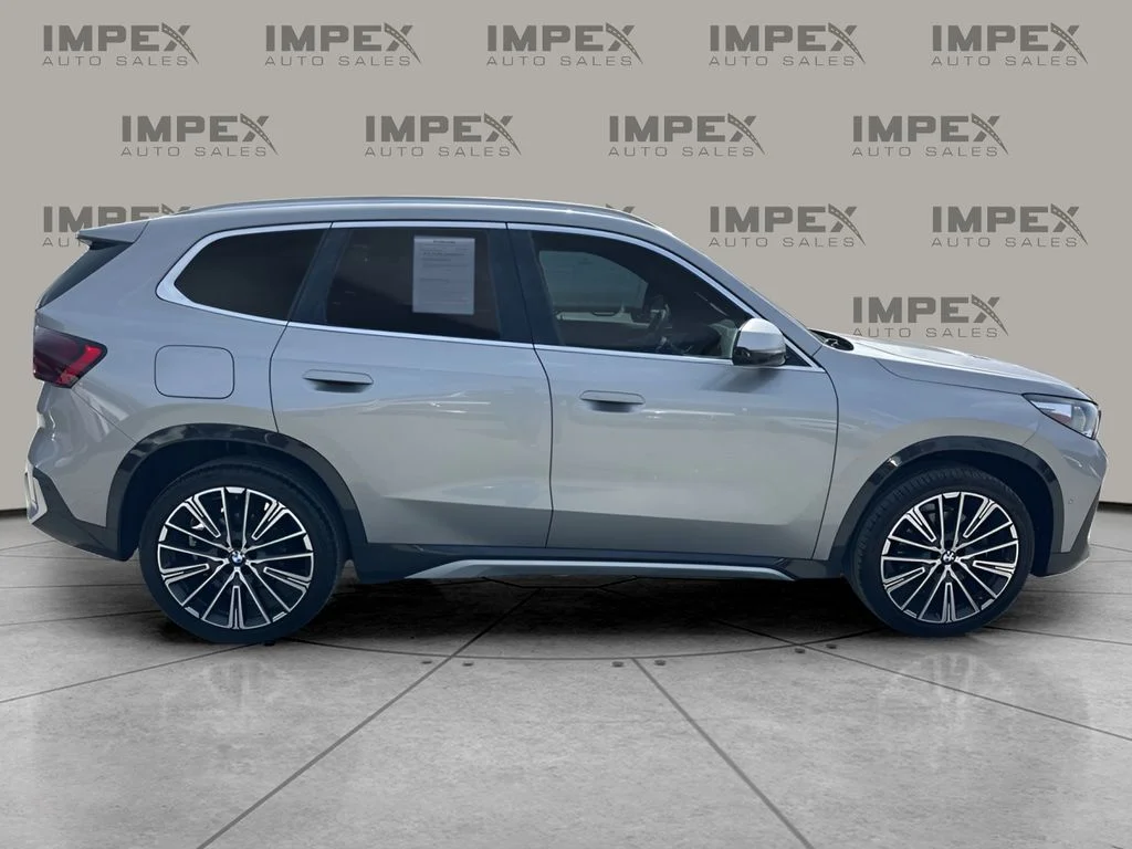 Used 2023 Silver BMW xDrive28i image 6