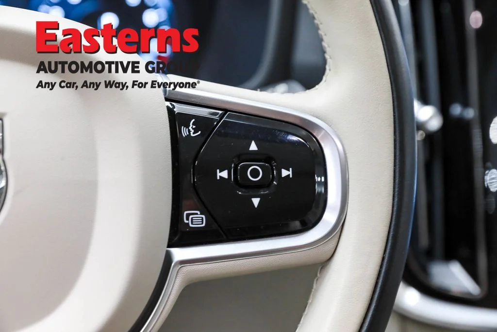 Used 2022 Black Volvo T5 image 16