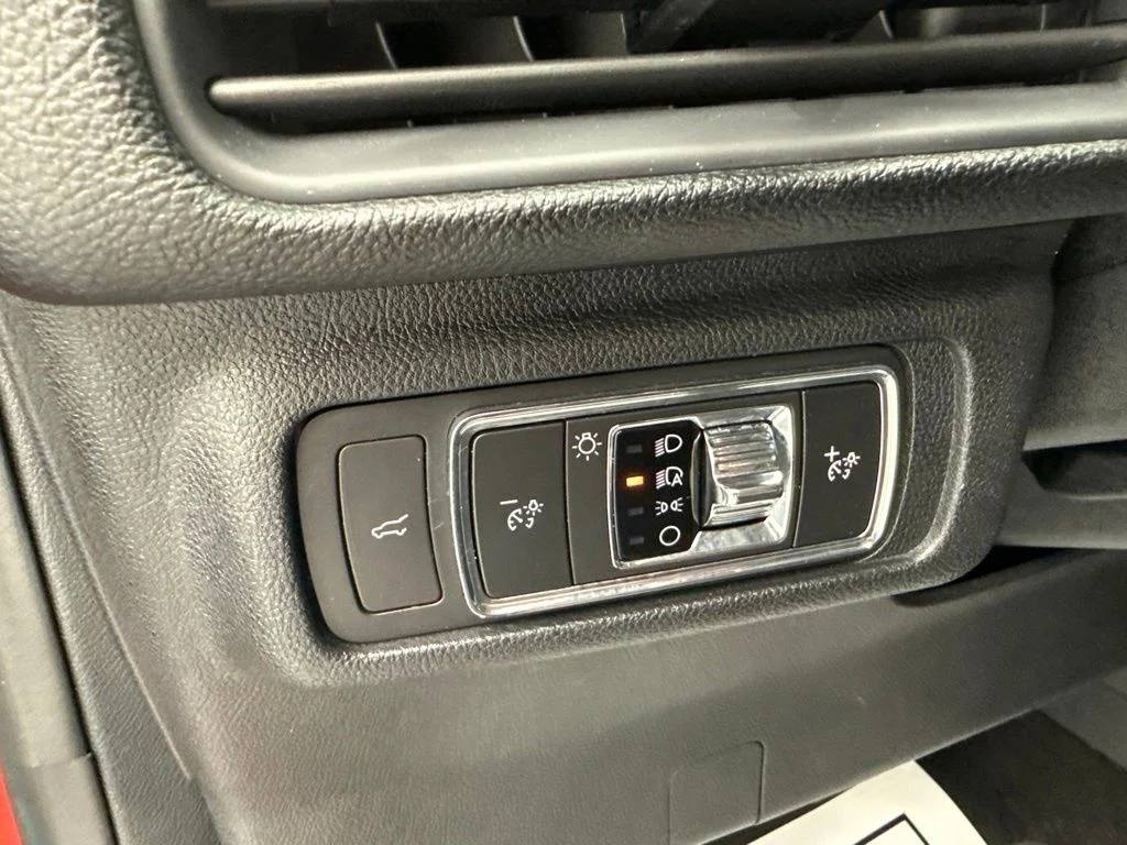 Used 2022 Red Lincoln Standard image 20