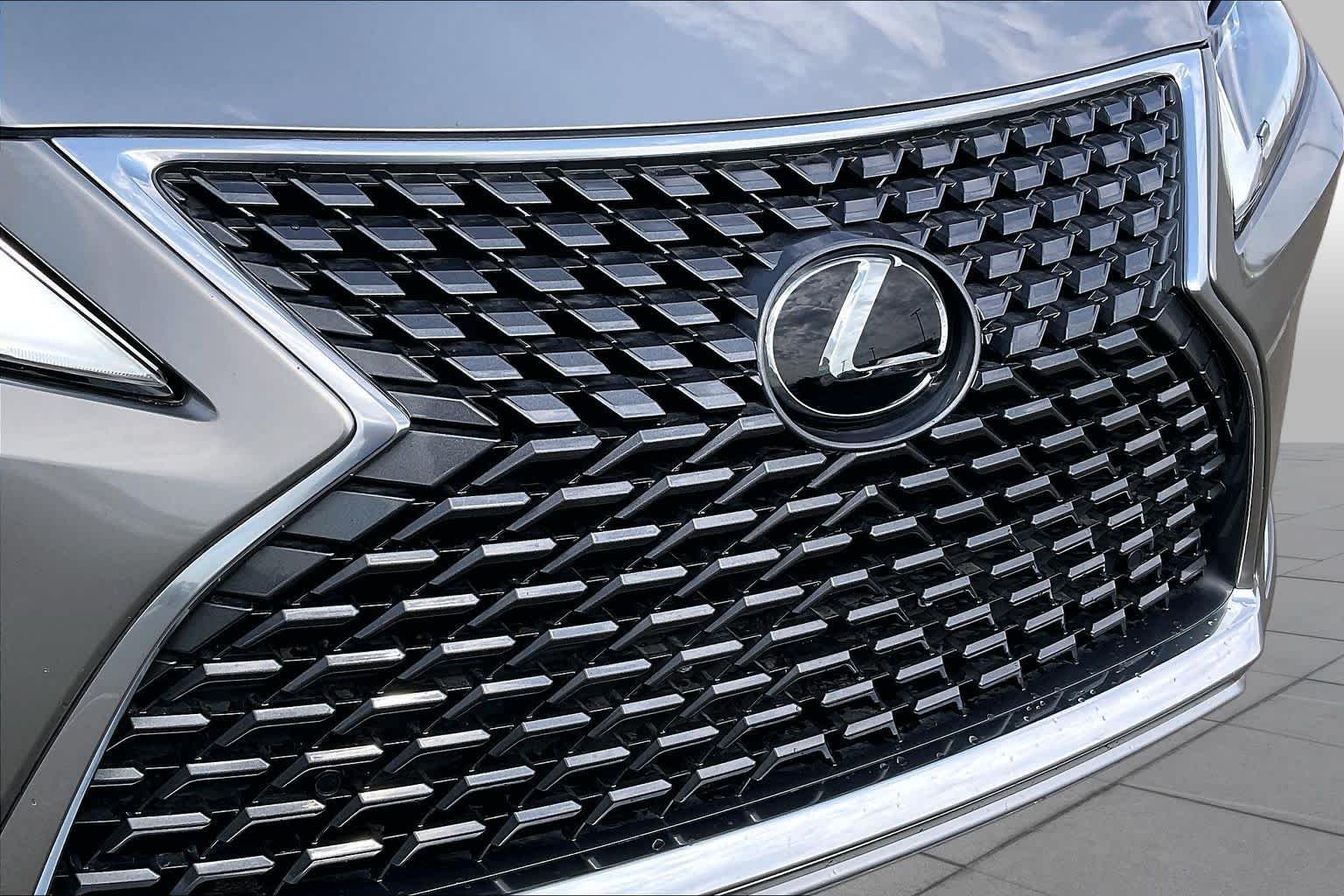 Used 2021 Atomic Silver Lexus  image 28