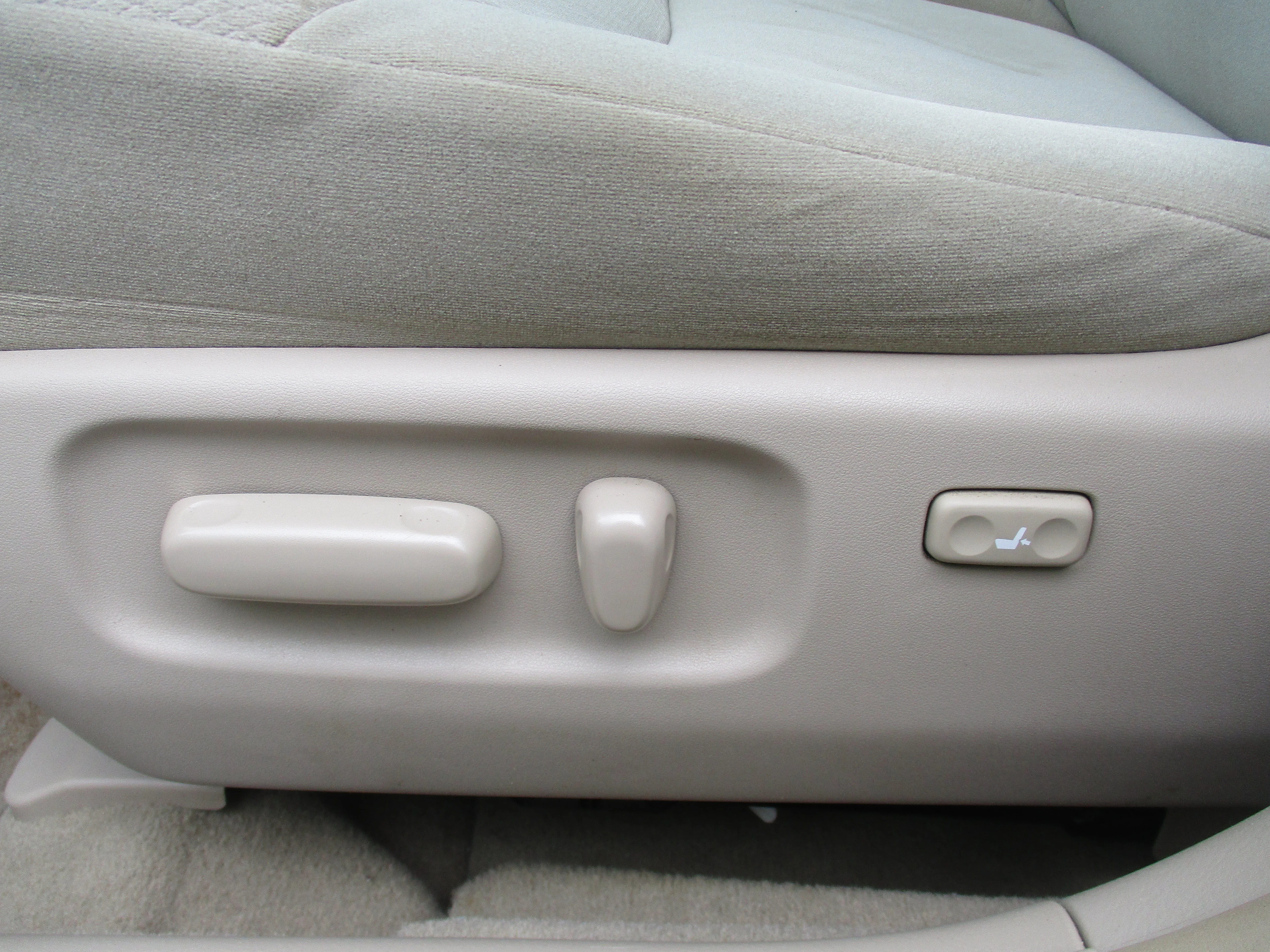 Used 2007 Beige Toyota  image 29