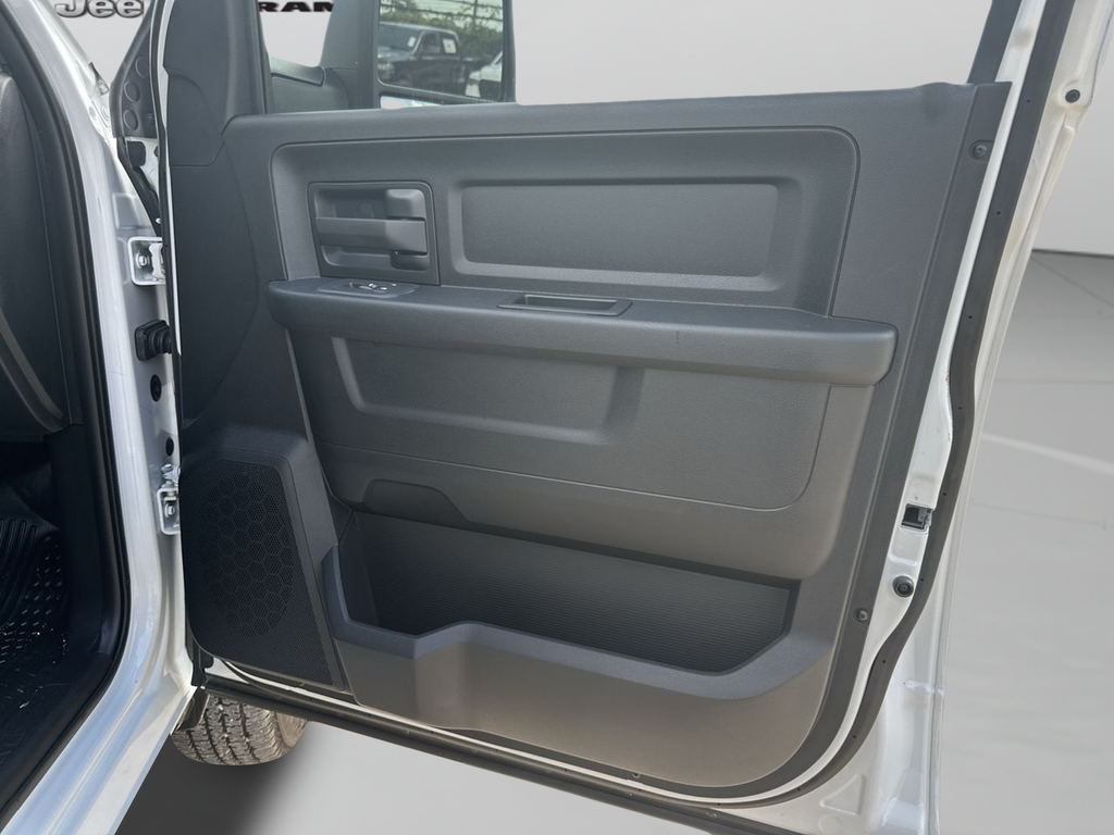 New 2026 Bright White Clearcoat RAM Tradesman image 38