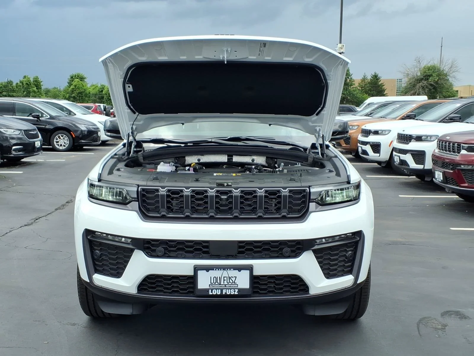 New 2026 Bright White Clear-Coat Exterior Paint Jeep  image 22
