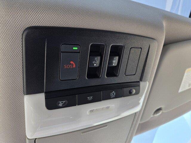 Used 2023 Pearl White Tricoat Nissan SL image 19