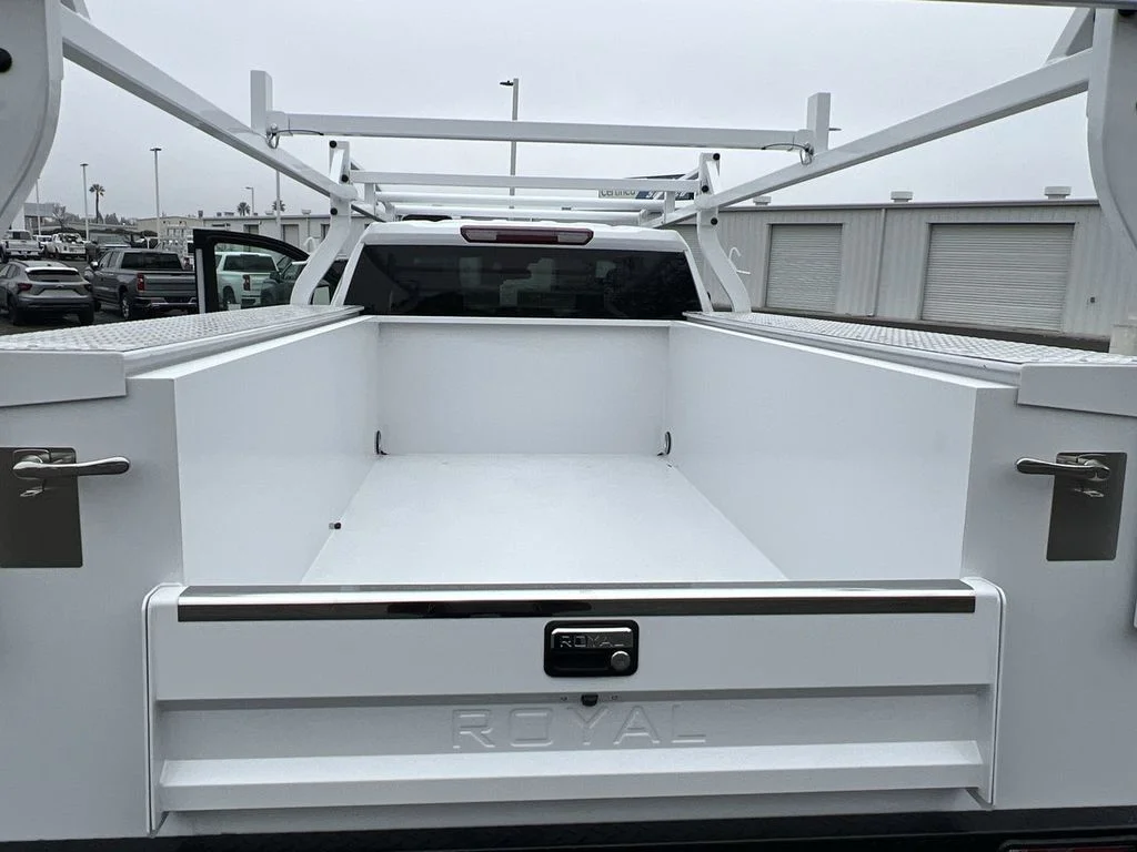 New 2026 Summit White Chevrolet WT image 26