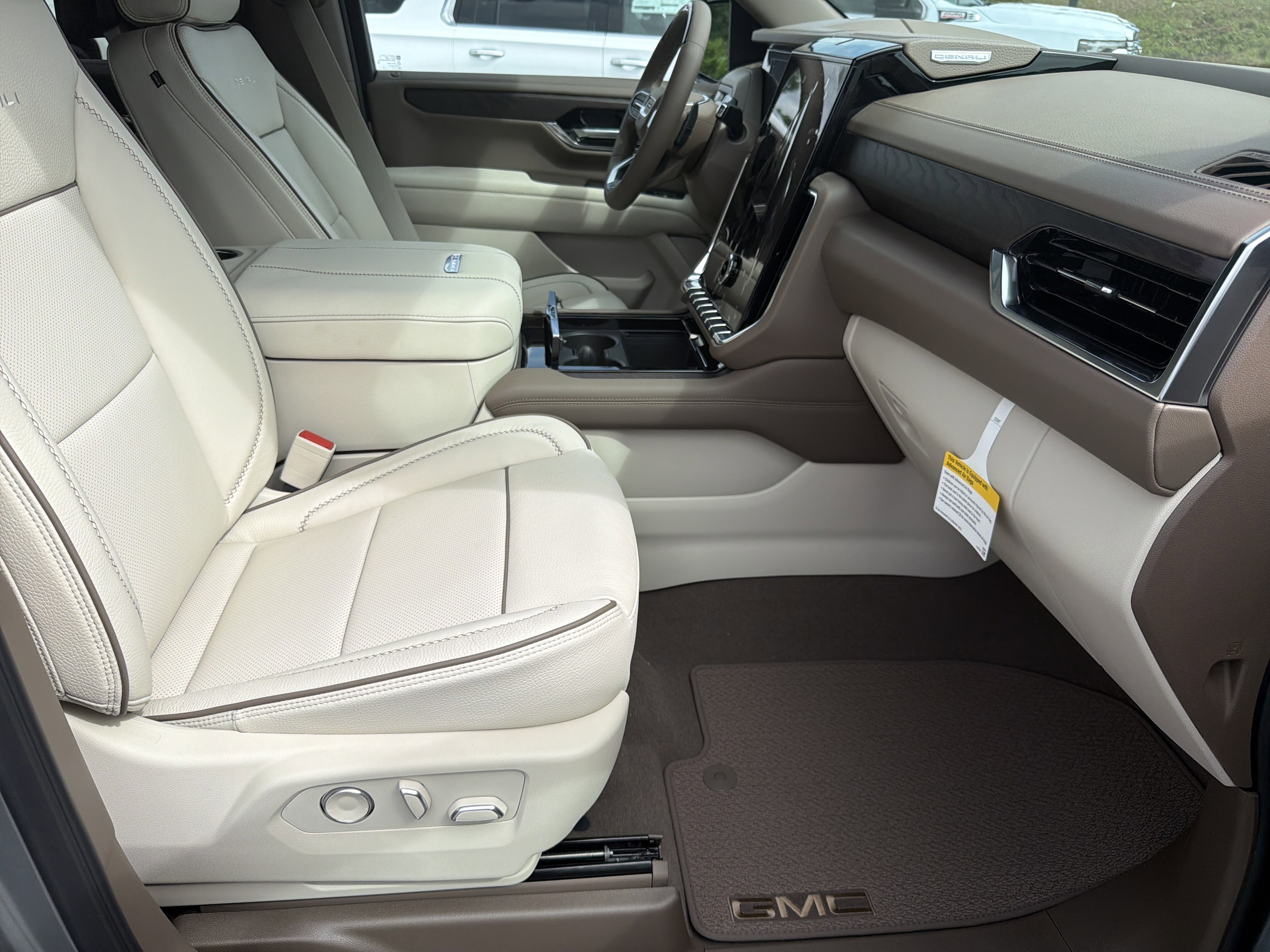 2026 GMC Yukon Denali - Photo 13