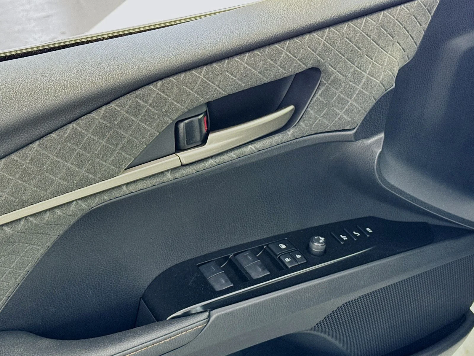 New 2026 Wind Chill Pearl <sup>1</sup> Toyota  XLE AWD image 14