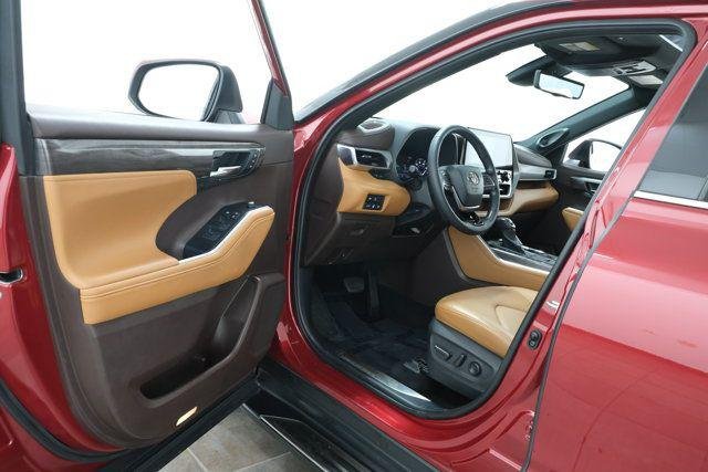 Certified Used 2021 RUBY FLARE PEARL Toyota  image 29