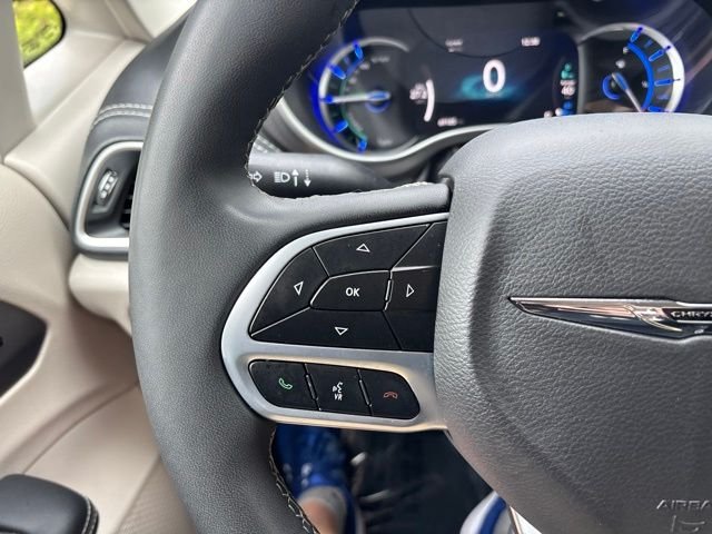 Certified Used 2024 Fathom Blue Pearlcoat Chrysler Select image 17