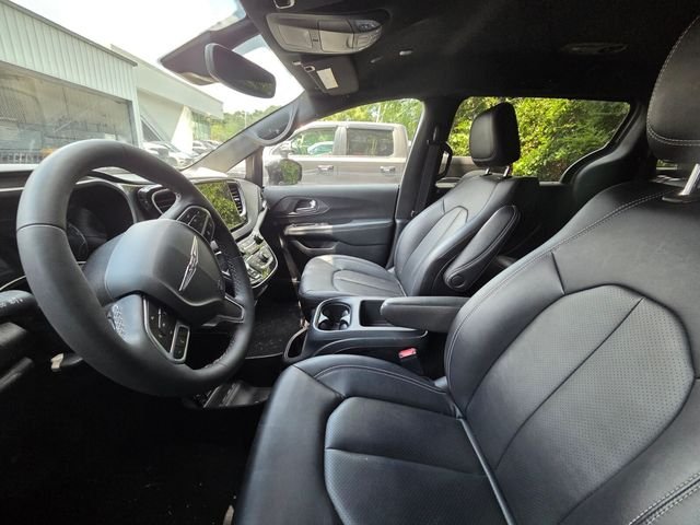 Used 2026 Silver Chrysler Select image 10