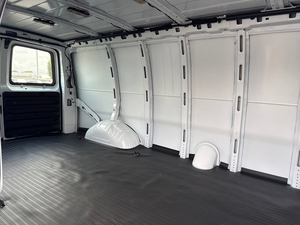 2026 Chevrolet Express Cargo Work Van - Photo 18