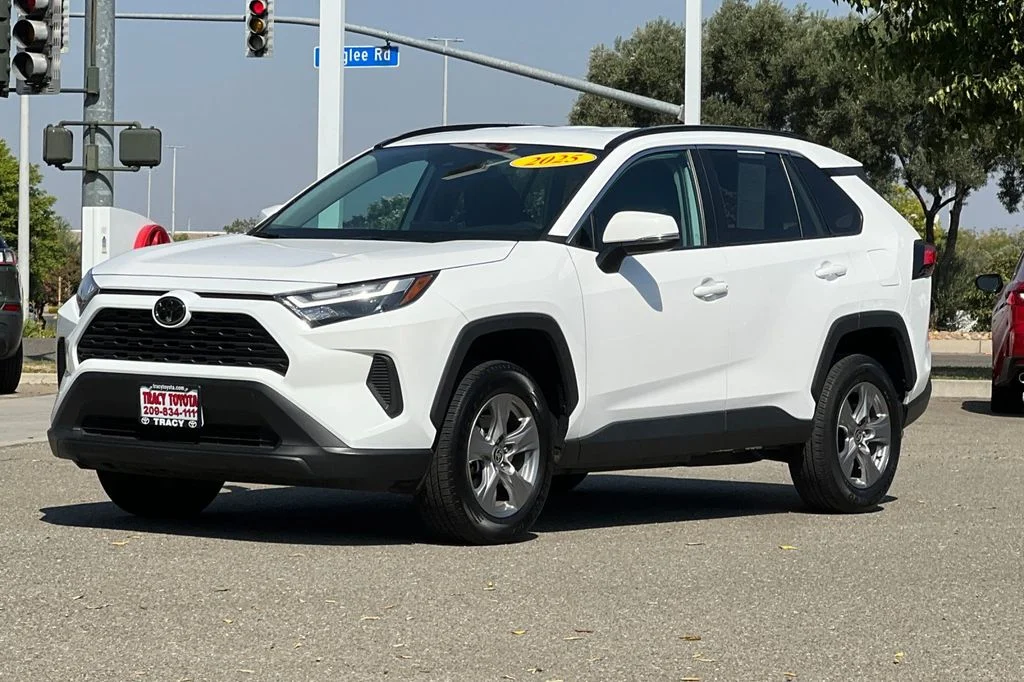 Used 2025 White Toyota XLE image 11