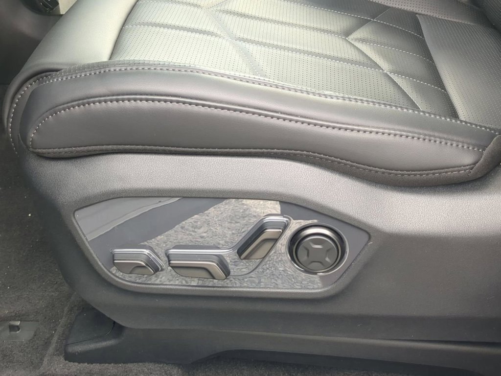 New 2027 Glacial White Pearl Kia X-LINE SX image 22