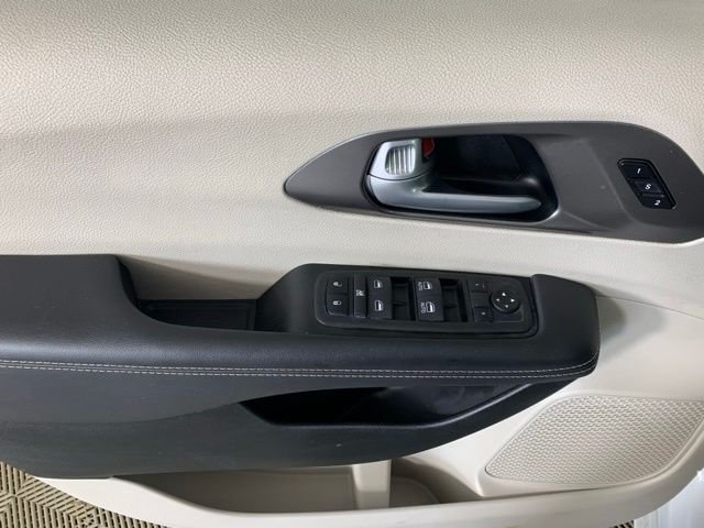 Used 2024 White Chrysler Touring L image 31