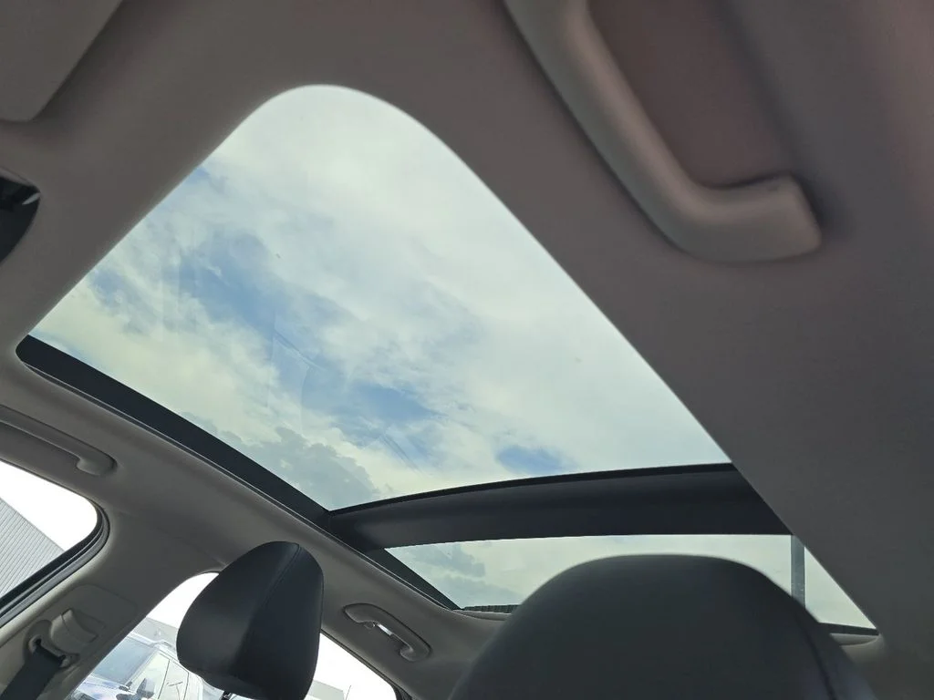 Used 2024 White Kia EX image 3