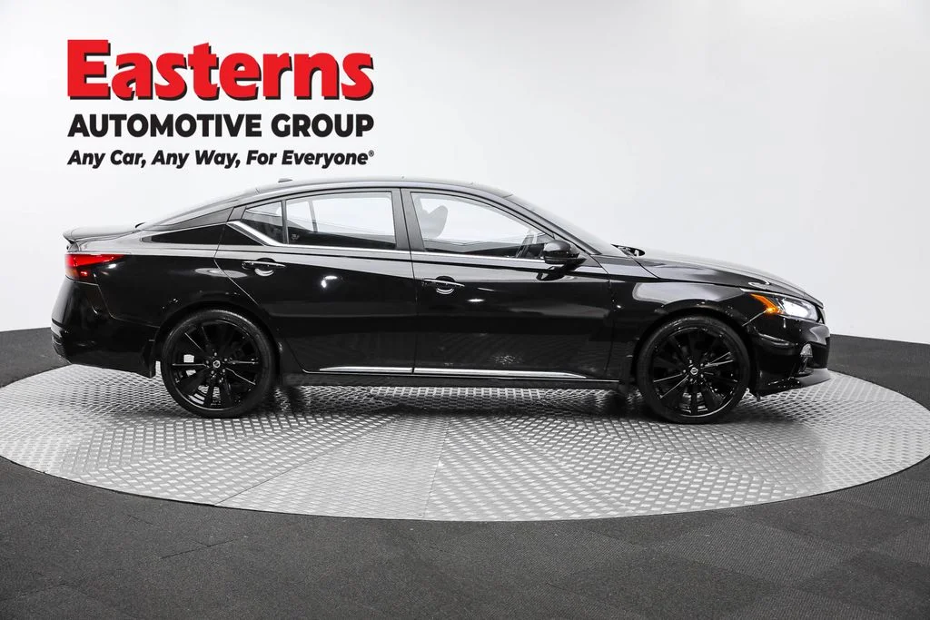 Used 2022 Black Nissan 2.5 SR image 4