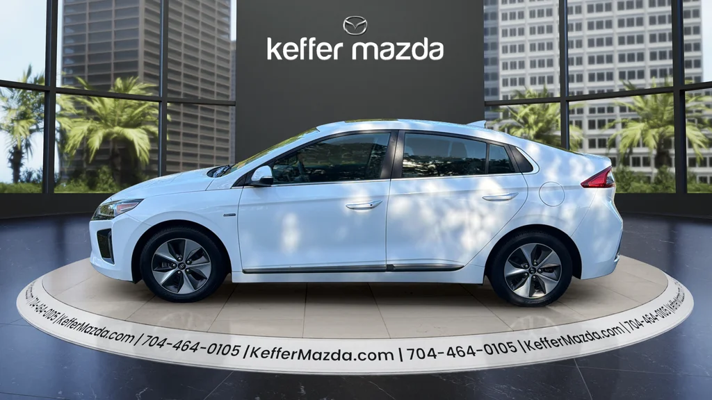 Used 2019 Ceramic White Hyundai Limited image 4