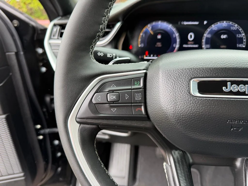 Used 2025 Diamond Black Crystal Pearlcoat Jeep Altitude X image 16