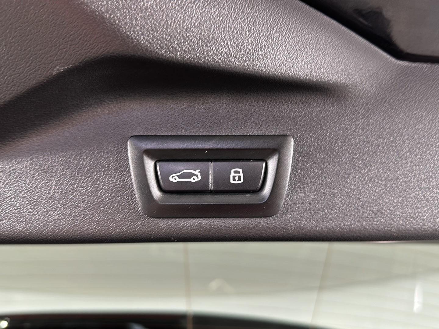 Used 2024 Black Sapphire Metallic BMW xDrive40i image 29