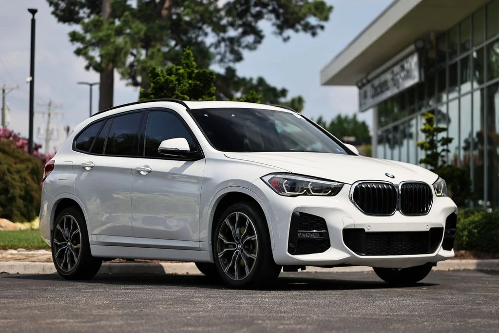 Used 2021 Alpine White BMW xDrive28i image 1