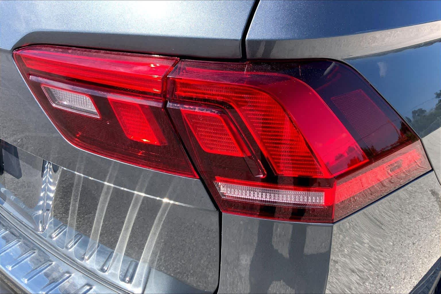 Used 2024 Platinum Gray Metallic Volkswagen SE image 30