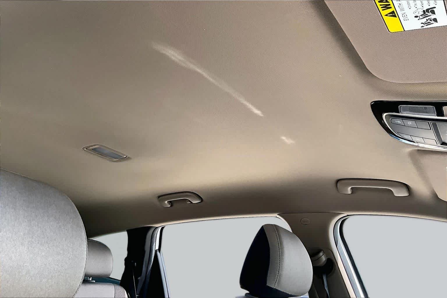 Used 2022 Quartz White Hyundai SEL image 13