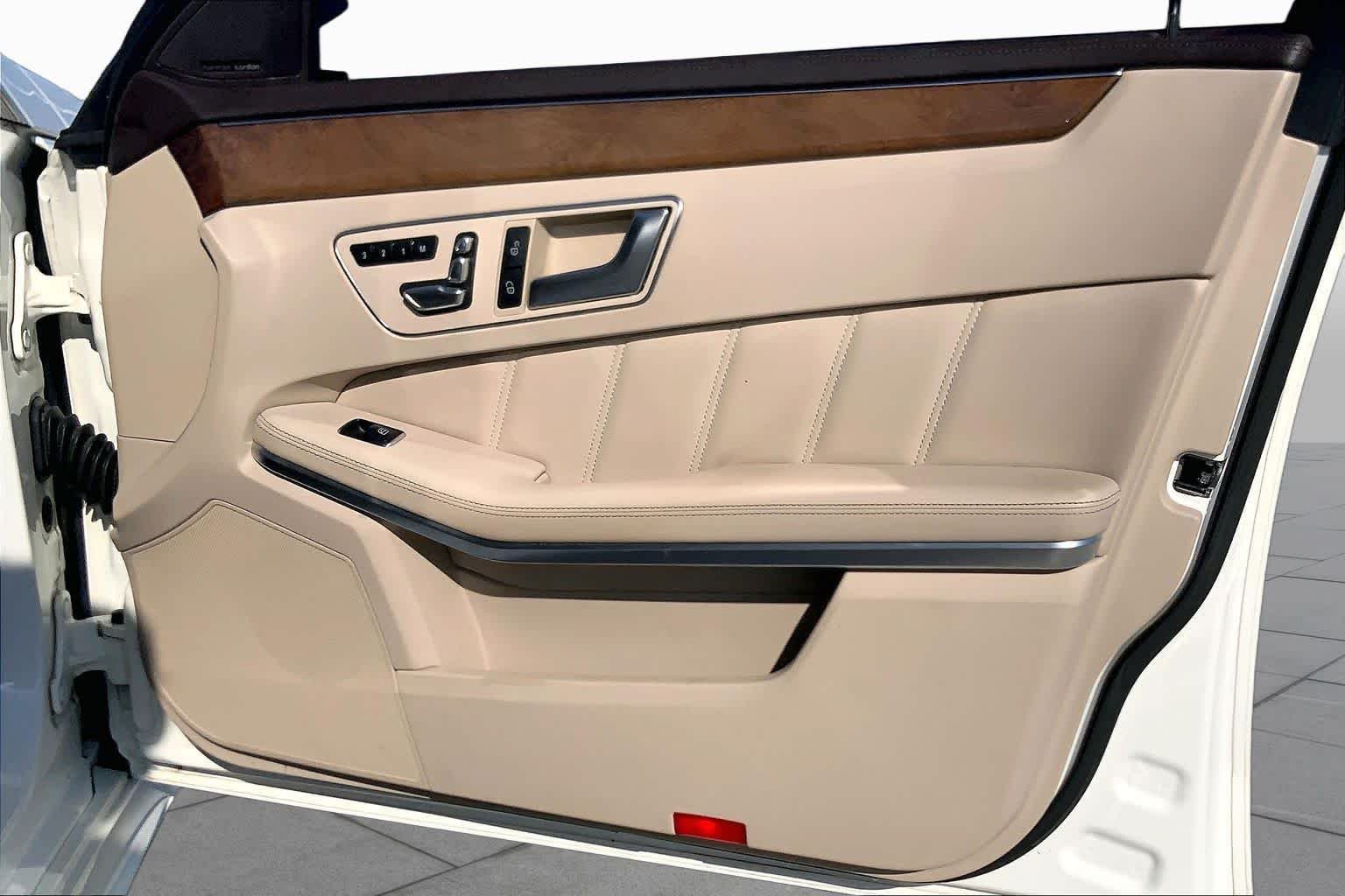 Used 2016 designo Diamond White Metallic Mercedes-Benz E 400 image 20
