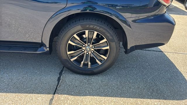 Used 2020 Blue Nissan Platinum image 8
