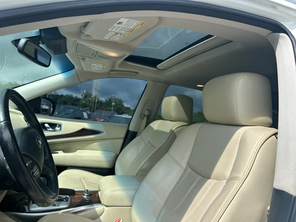 Used 2015 Majestic White INFINITI Base image 11