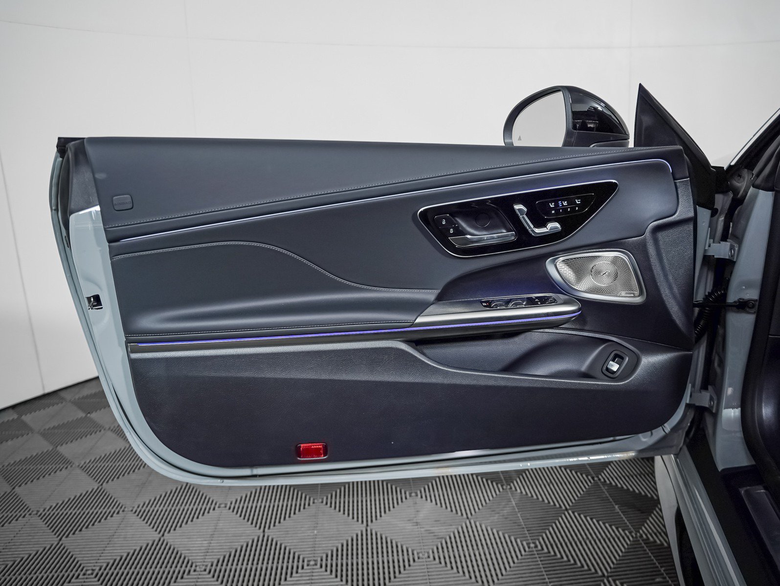 New 2027 MANUFAKTUR Alpine Grey Mercedes-Benz AMG® CLE 53 4MATIC+ Cabriolet image 27