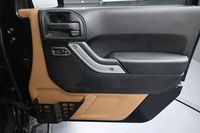 Used 2013 Black Jeep Rubicon image 22