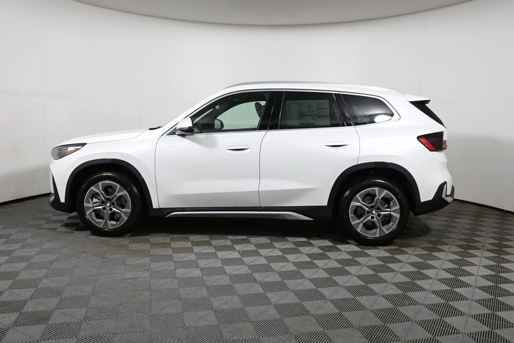New 2026 White BMW xDrive28i image 2