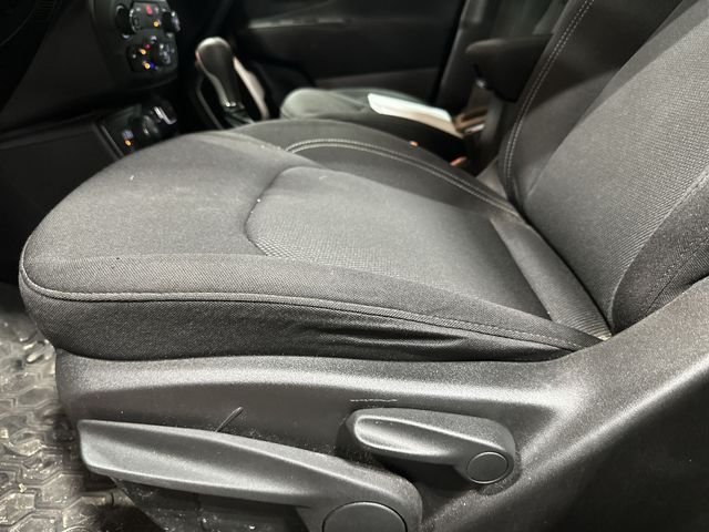 Used 2021 Red Jeep Sport image 18