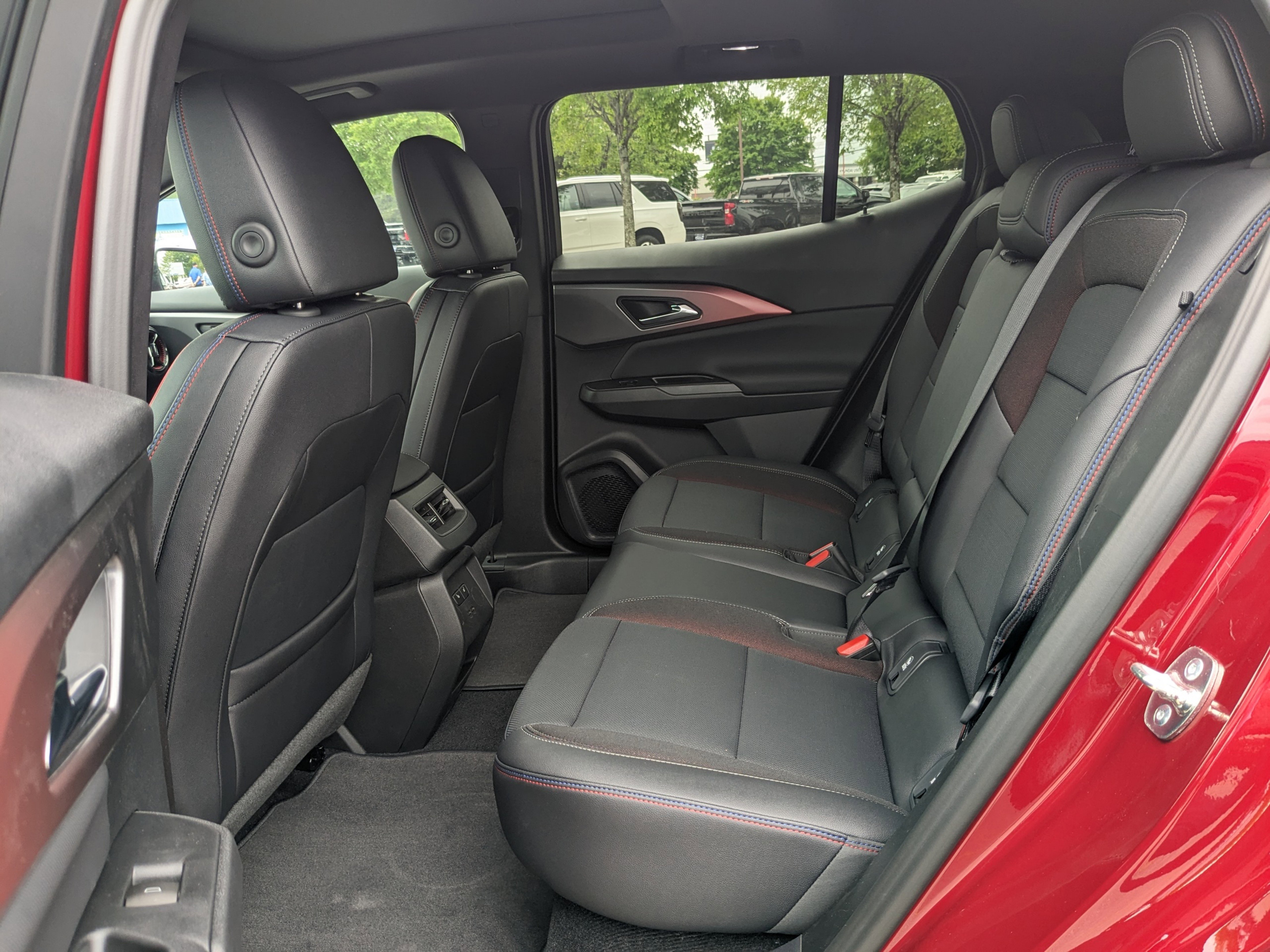2025 Chevrolet Equinox EV RS - Photo 15