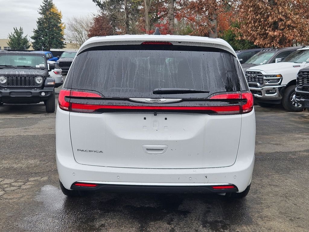 New 2026 Bright White Clear-Coat Exterior Paint Chrysler Select image 6