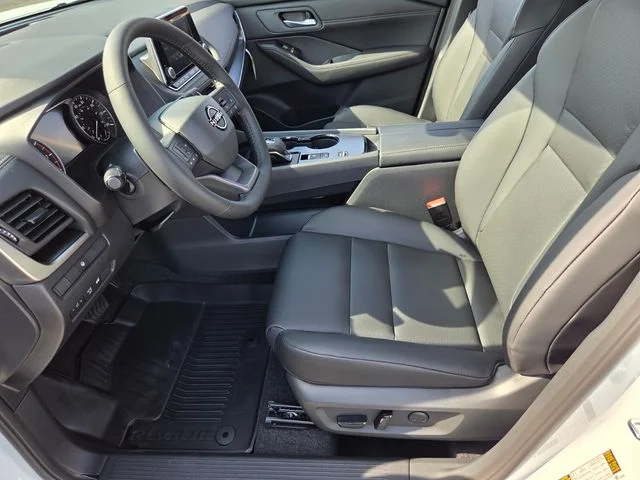 New 2026 Everest White Pearl TriCoat Nissan Dark Armor™ image 12