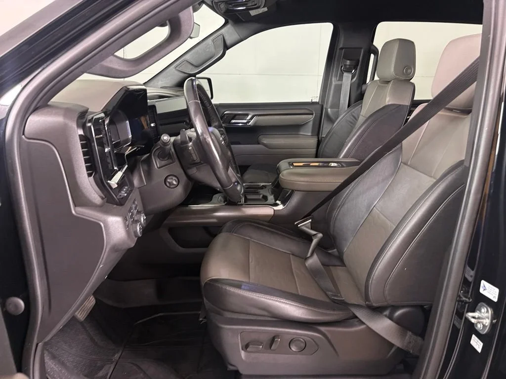 Used 2022 Black Chevrolet ZR2 image 22