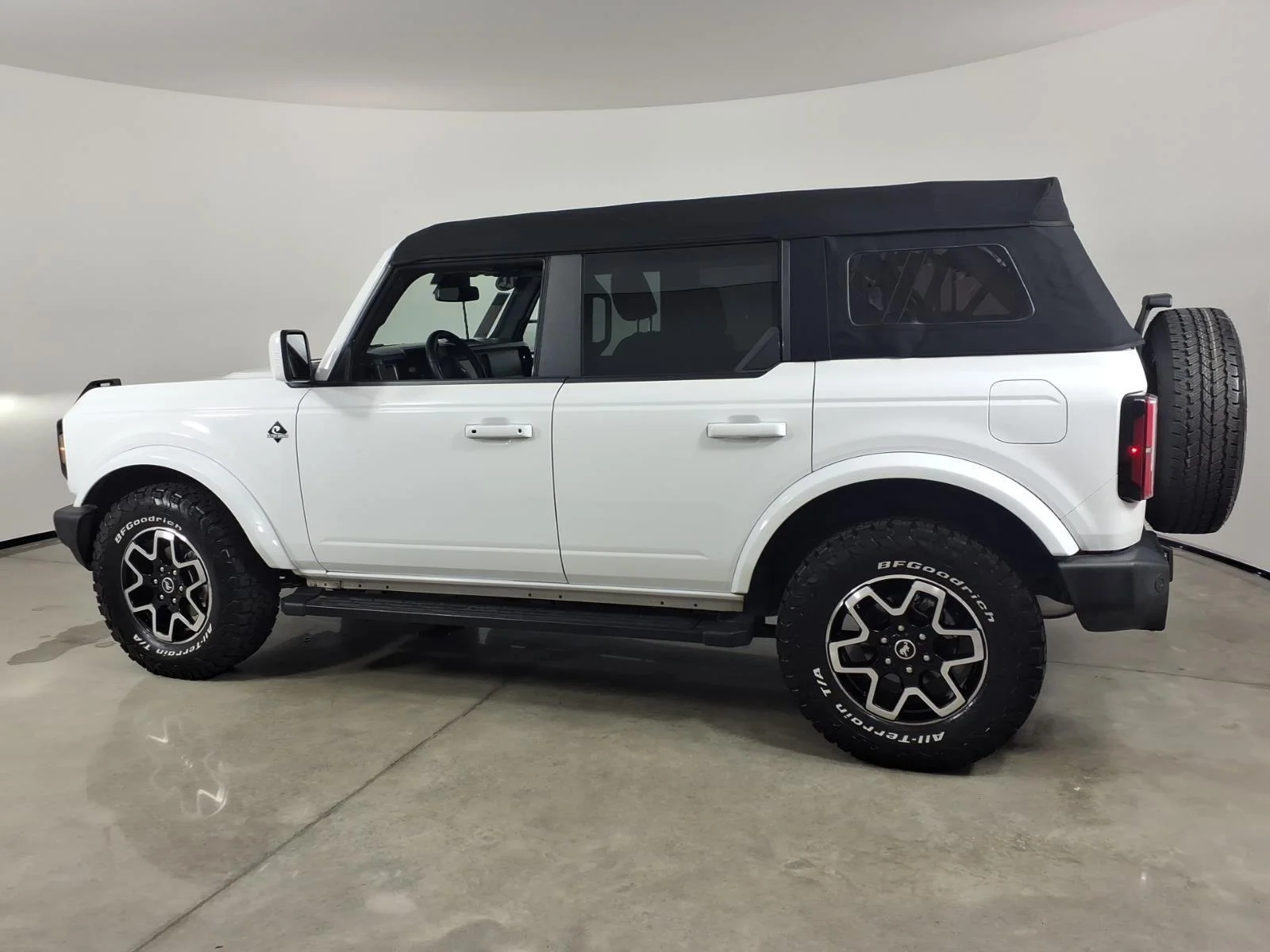 Used 2022 Oxford White Ford Outer Banks Advanced image 3