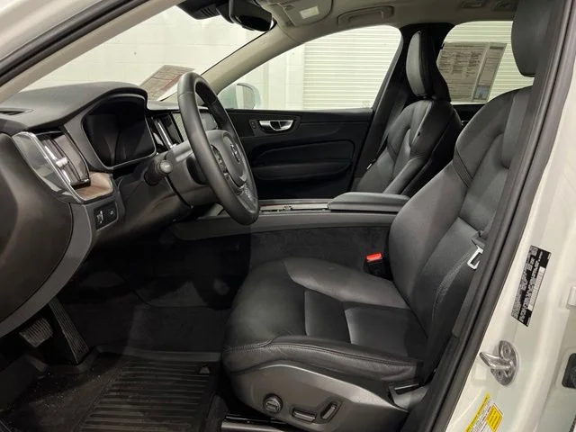 Certified Used 2022 Crystal White Volvo Momentum image 9