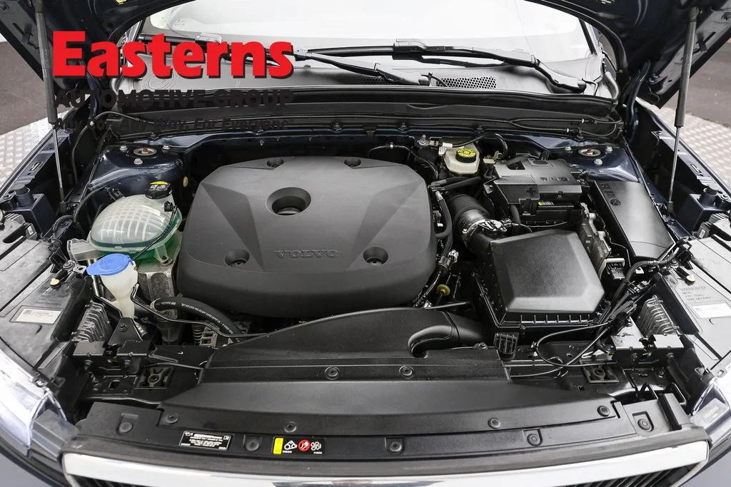 Used 2021 Gray Volvo Momentum image 7