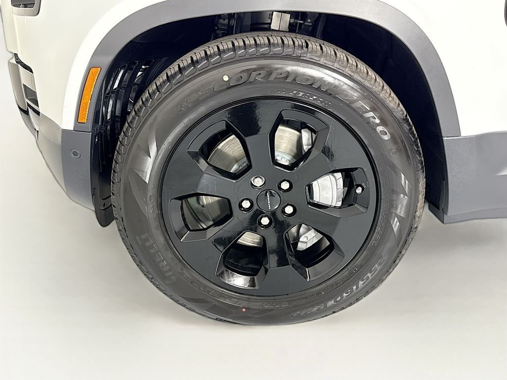 Used 2026 Fuji White Land Rover S image 32