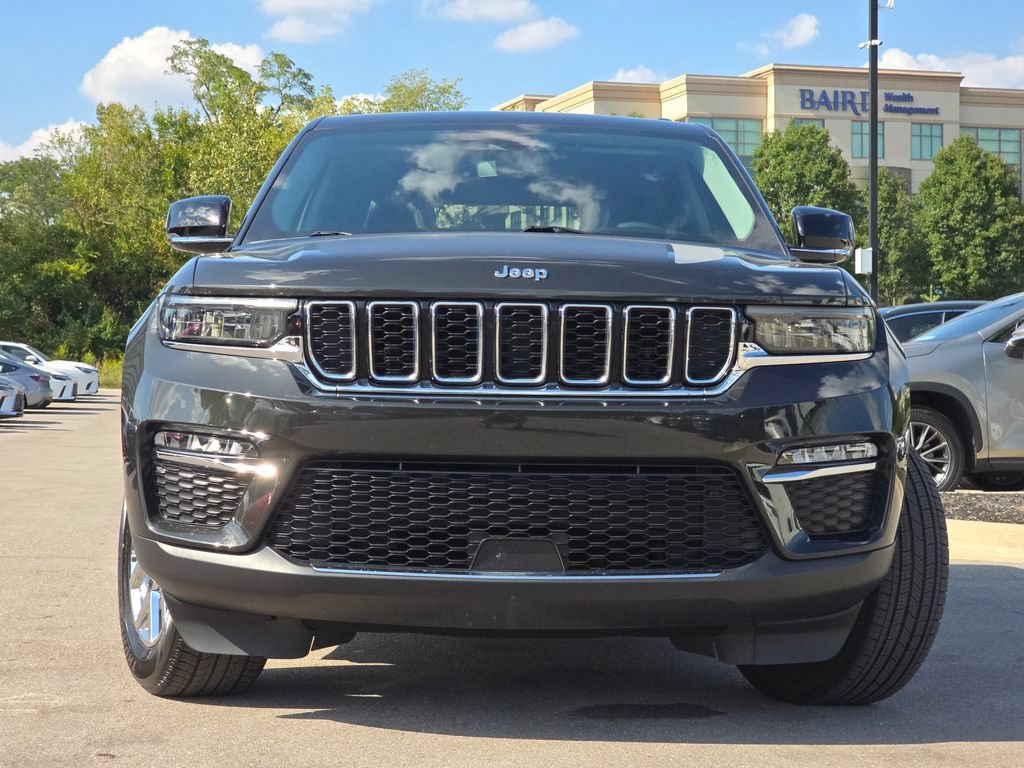 Used 2024 Rocky Mountain Pearlcoat Jeep Limited image 3