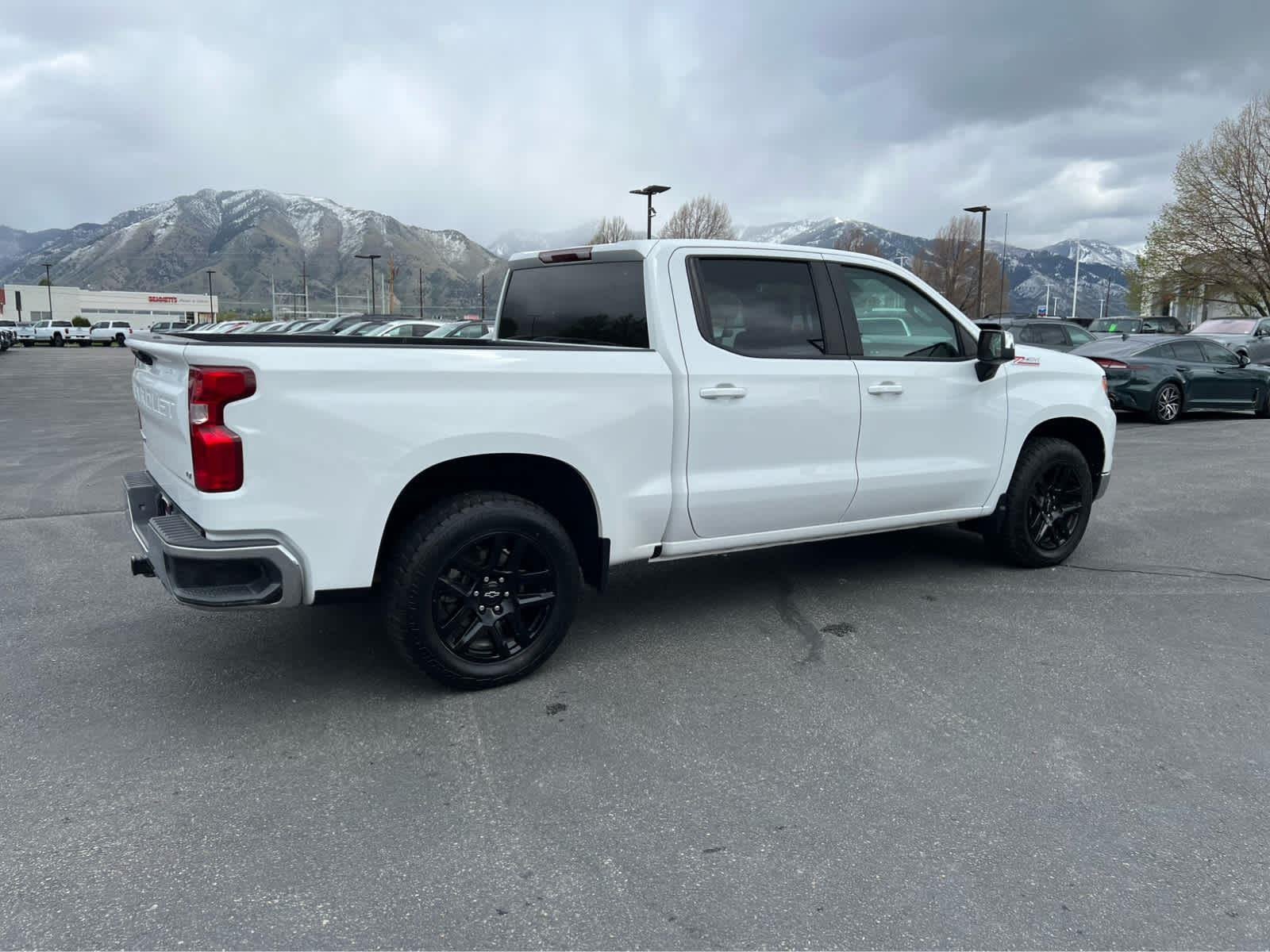 Used 2024 Summit White Chevrolet LT image 5