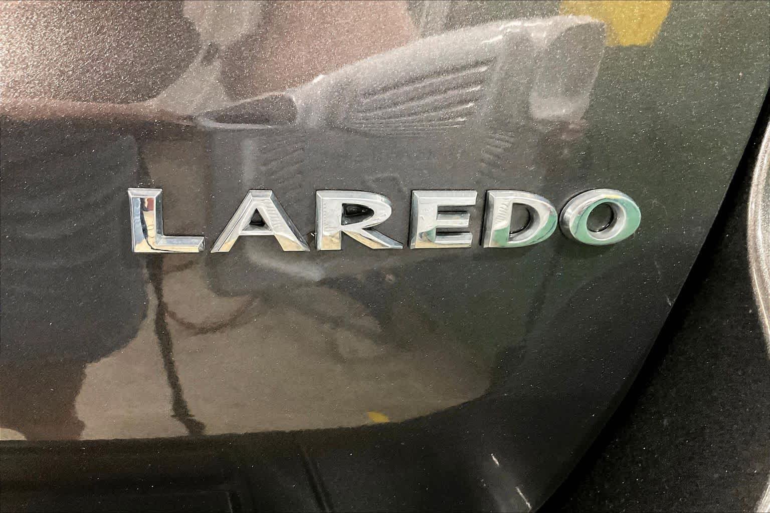 Used 2021 Granite Crystal Metallic Clearcoat Jeep Laredo E image 10