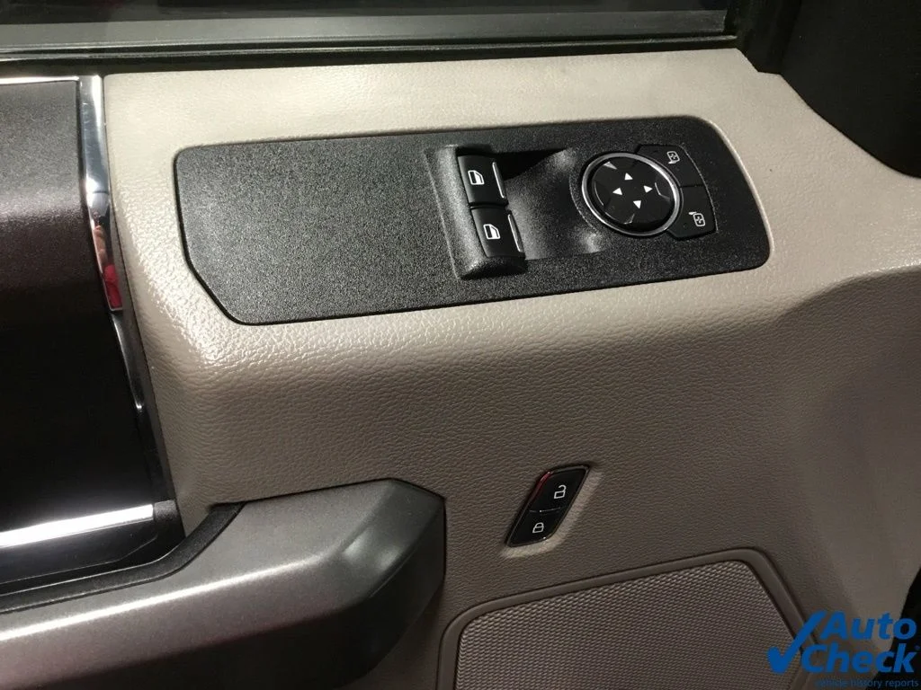 Used 2019 Blue Ford XLT image 23