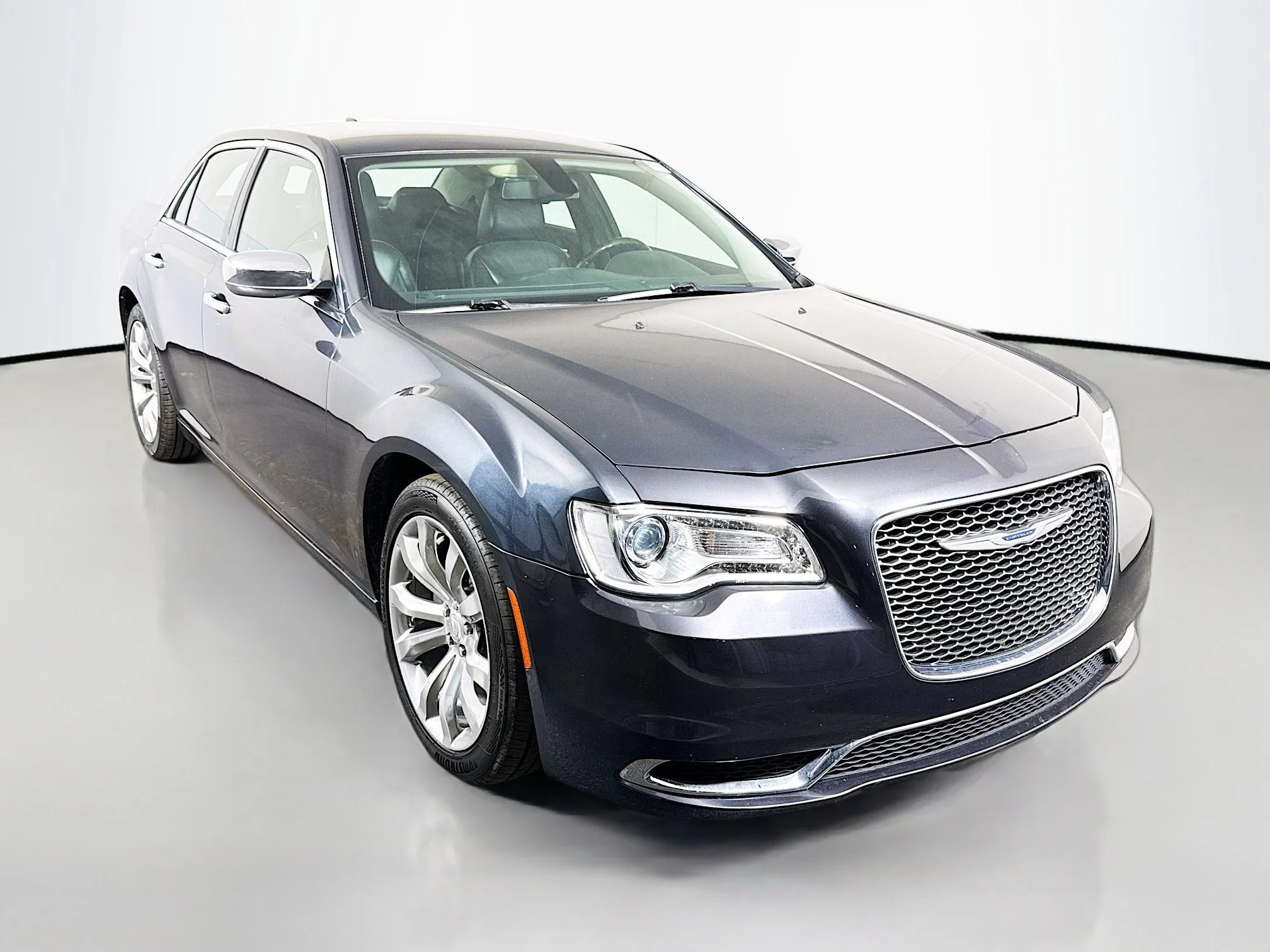 2018 Chrysler 300 Limited's photo