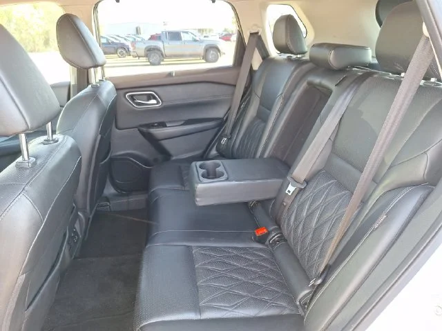 Used 2023 White Nissan Platinum image 24