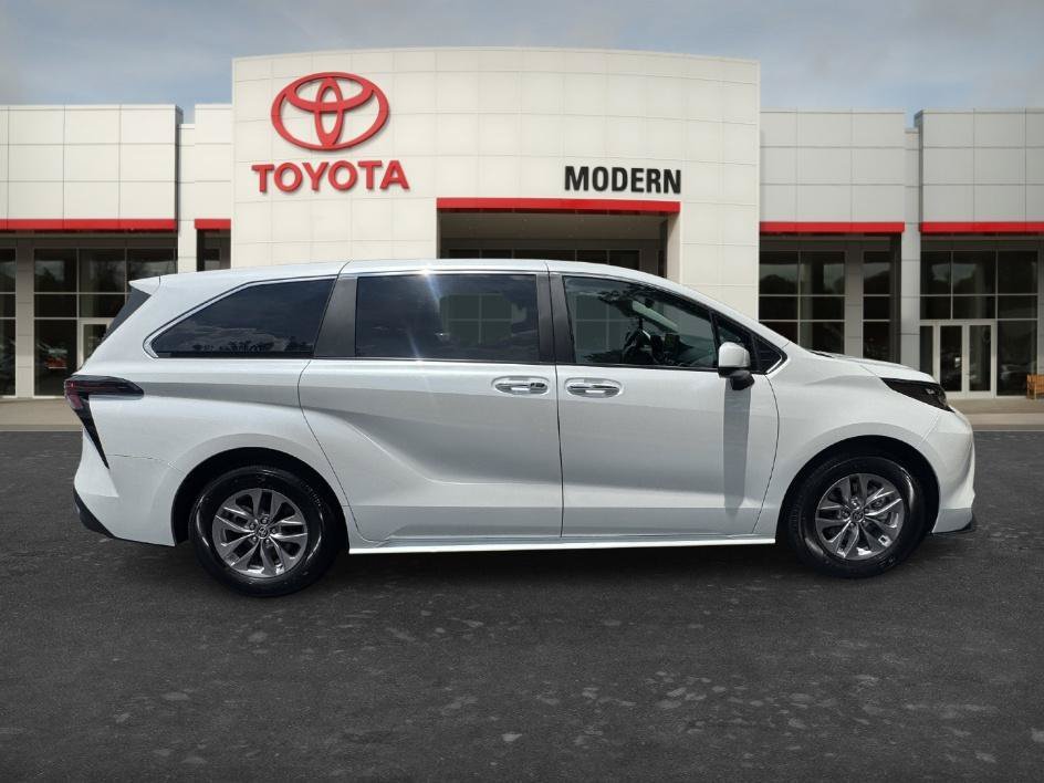 Used 2025 Wind Chill Pearl Toyota XLE image 4
