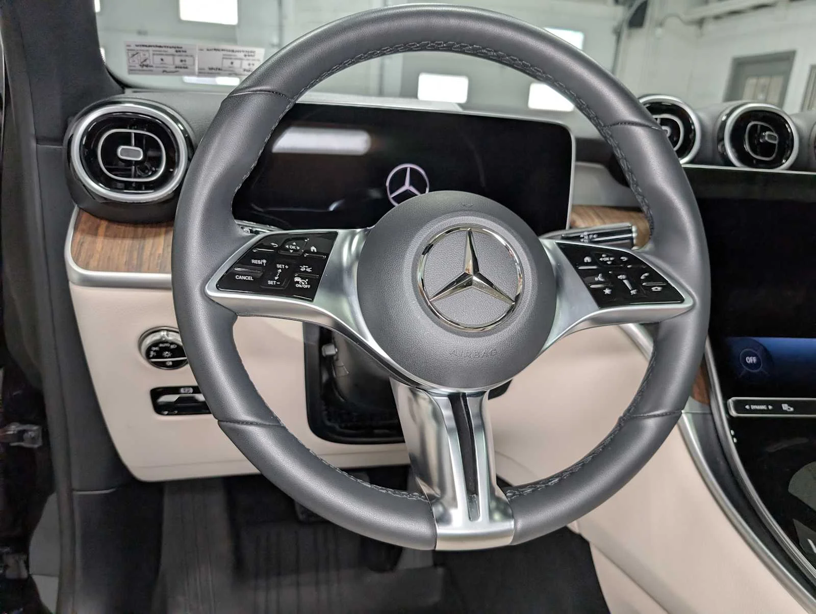 Used 2026  Mercedes-Benz GLC 300 image 35