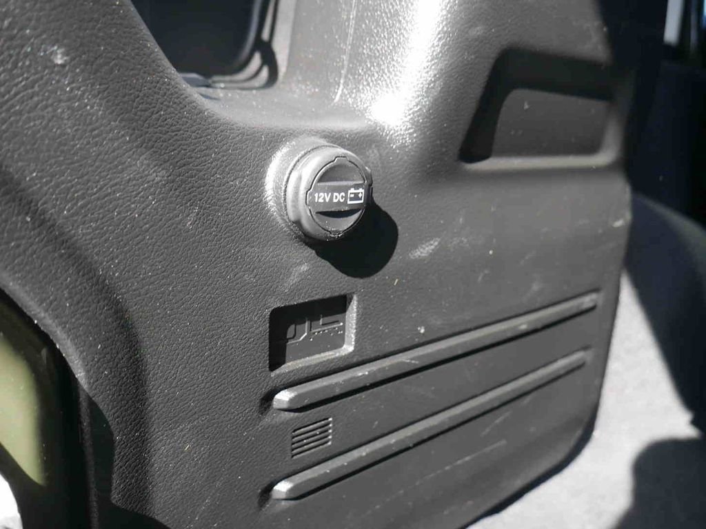 Used 2023 Green Jeep Sahara image 10